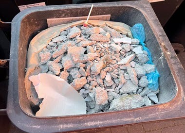 Tonne mit Übergwicht aufgrund Fehlbefüllung mit Bauschutt