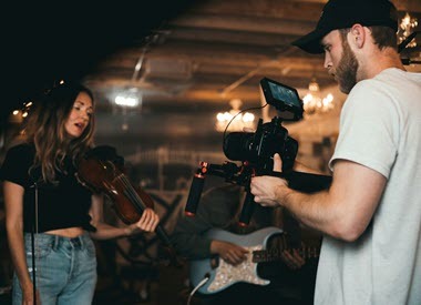 Idee Hanna pexels-kyle-loftus-380x275