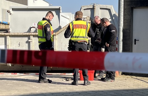 Kampfmittelräumdienst und Polizei auf dem Gelände der GAB nach Kampfmittelfund; (c) GAB, Julian Jenkel 20250307-handgranatenfund-gab-01