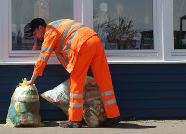 Gelbe Säcke_Einsammlung auf Helgoland Gelbe Säcke_Einsammlung auf Helgoland