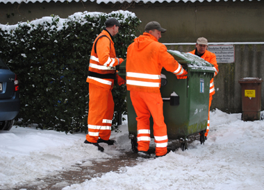 Winter_Schwierigkeiten Müllabfuhr_Weg nicht geräumt_2 Winter_Schwierigkeiten Müllabfuhr_Weg nicht geräumt_2